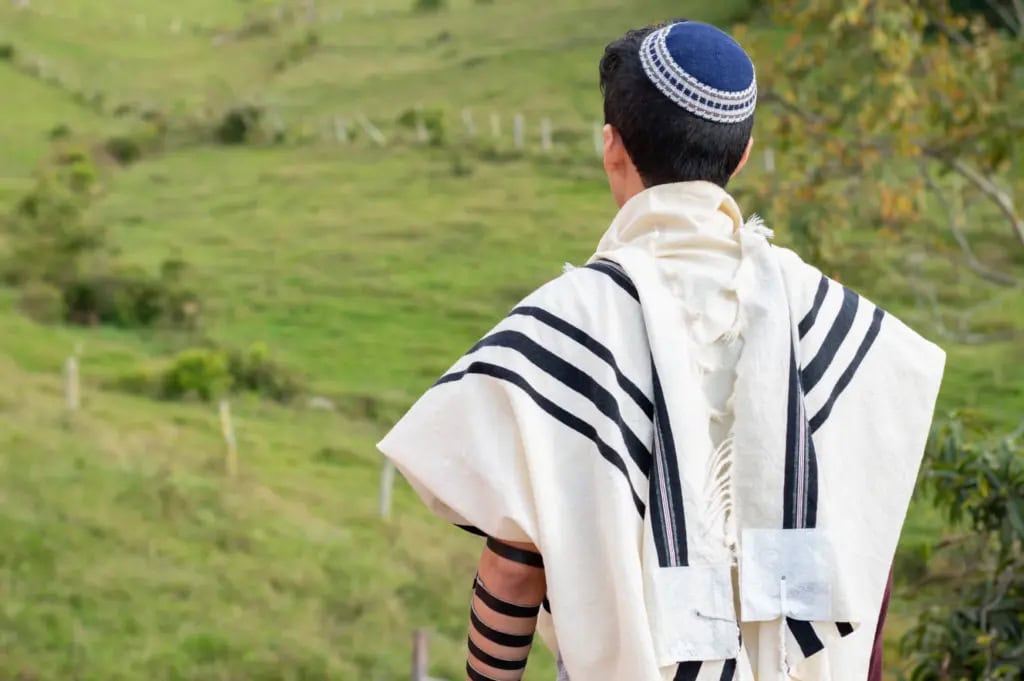 A jewish synagogue where a jewish memorial service is taking place